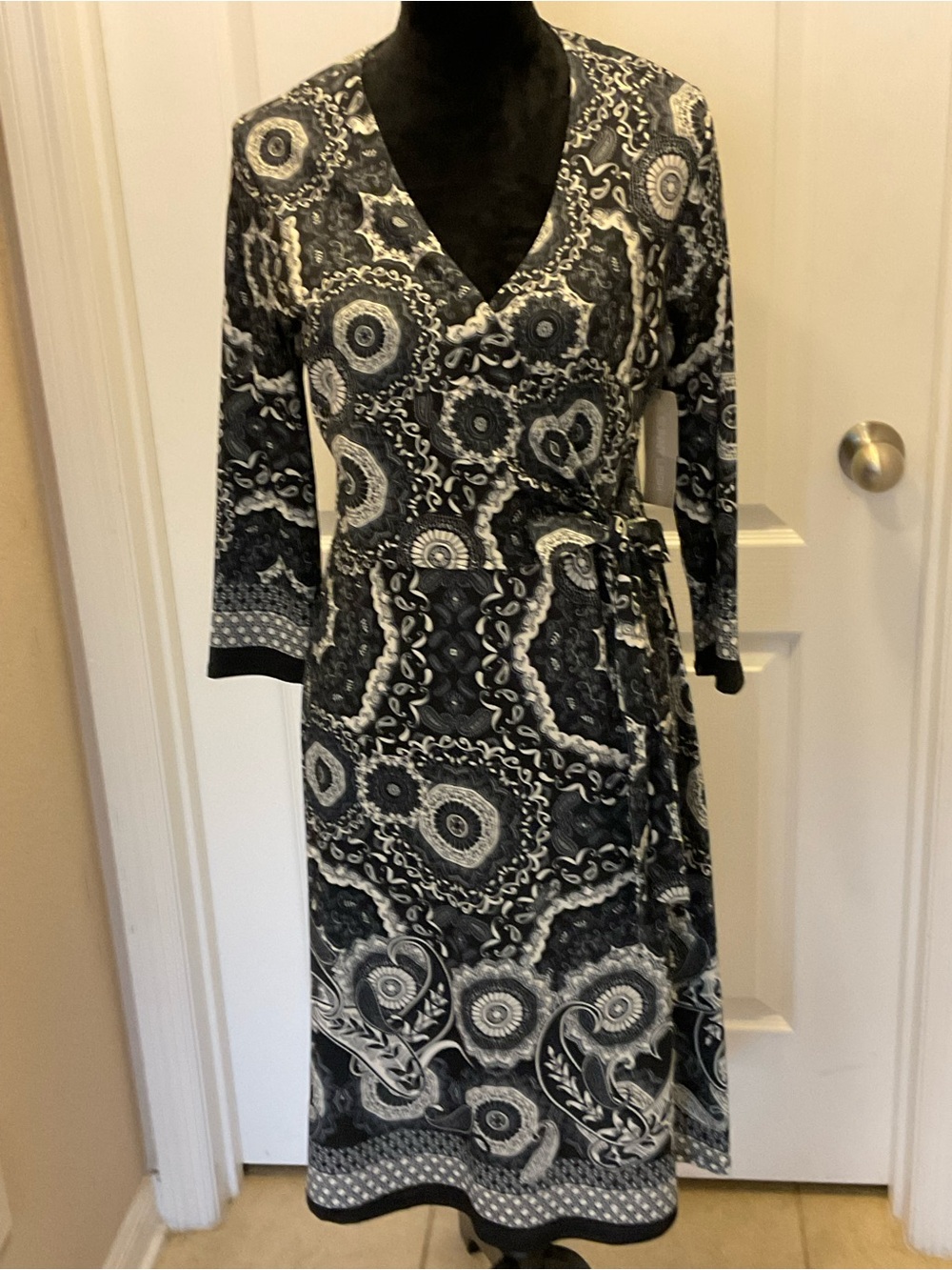 Sunny Leigh Black & White Paisley Print Wrap Dress - Size M - NWT